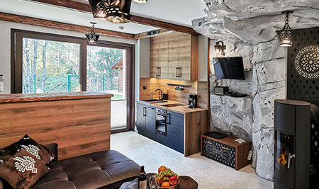 Apartament Pienińska Grota z basenem - położony jest w parku krajobrazowy 200m do wyciągu u podnóża najwyższej góry w Pieninach Wysokiej.