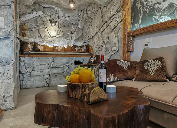 Apartament Pienińska Grota z basenem - położony jest w parku krajobrazowy 200m do wyciągu u podnóża najwyższej góry w Pieninach Wysokiej.