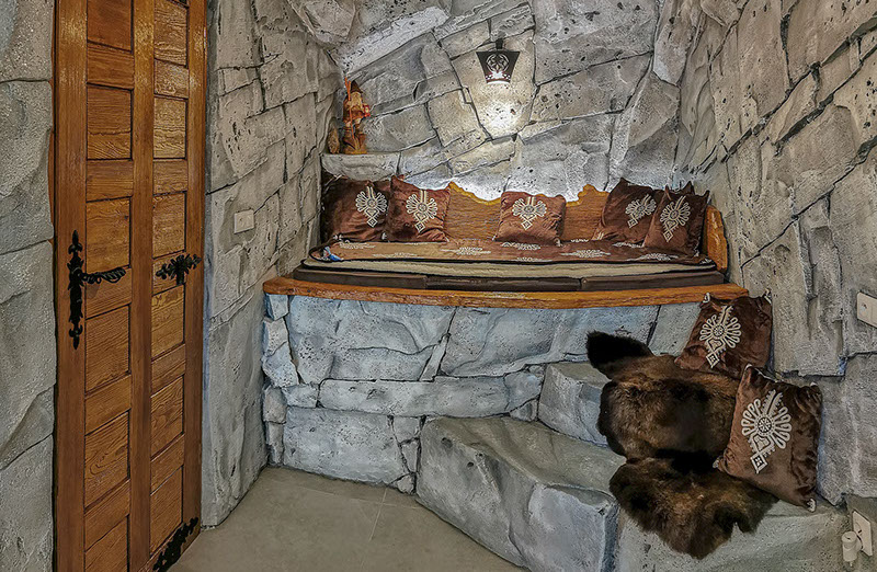 Apartament Pienińska Grota z basenem - położony jest w parku krajobrazowy 200m do wyciągu u podnóża najwyższej góry w Pieninach Wysokiej.