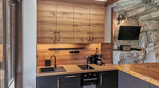 Apartament Pienińska Grota z basenem - położony jest w parku krajobrazowy 200m do wyciągu u podnóża najwyższej góry w Pieninach Wysokiej.