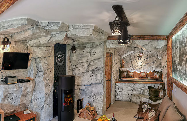 Apartament Pienińska Grota z basenem - położony jest w parku krajobrazowy 200m do wyciągu u podnóża najwyższej góry w Pieninach Wysokiej.