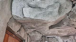 Salon Apartamentu Pienińska Grota - położony jest w parku krajobrazowy 200m do wyciągu u podnóża najwyższej góry w Pieninach Wysokiej.