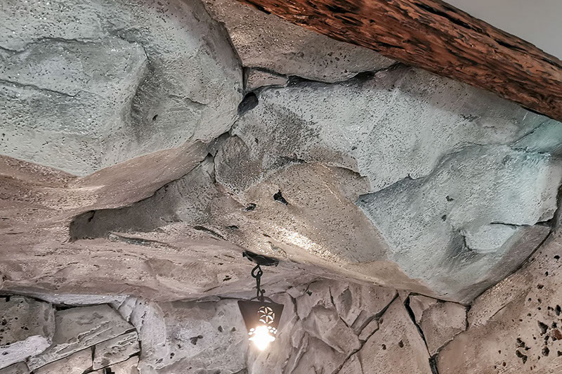 Salon Apartamentu Pienińska Grota - położony jest w parku krajobrazowy 200m do wyciągu u podnóża najwyższej góry w Pieninach Wysokiej.