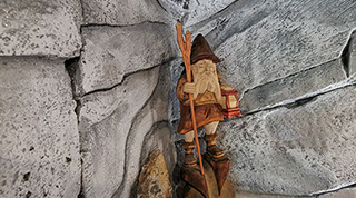 Salon Apartamentu Pienińska Grota - położony jest w parku krajobrazowy 200m do wyciągu u podnóża najwyższej góry w Pieninach Wysokiej.