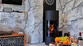 Salon Apartamentu Pienińska Grota - położony jest w parku krajobrazowy 200m do wyciągu u podnóża najwyższej góry w Pieninach Wysokiej.