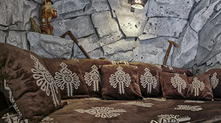 Salon Apartamentu Pienińska Grota - położony jest w parku krajobrazowy 200m do wyciągu u podnóża najwyższej góry w Pieninach Wysokiej.